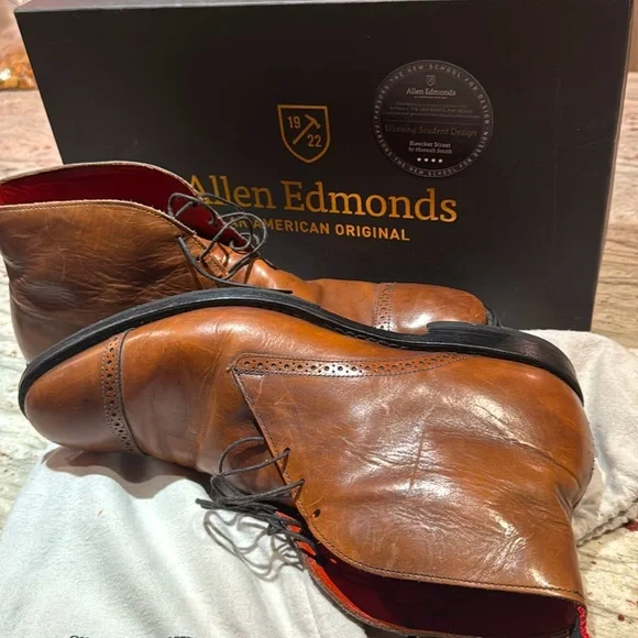 Allen Edmonds Bleecker Street Chukka Style Dress Boots in  display picture 2